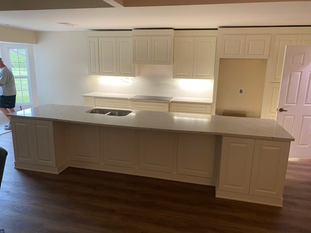 Curved island and kitchen installation
