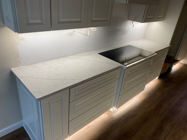 Cooktop countertop run